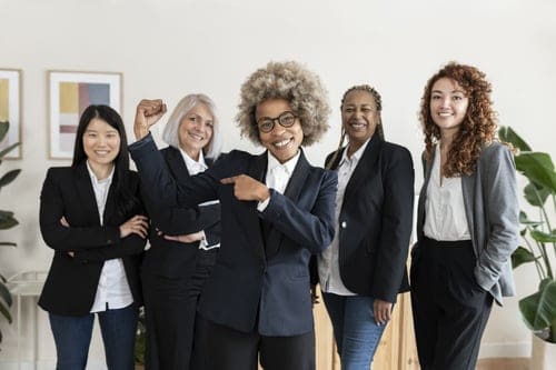 grupo de mujeres empoderadas